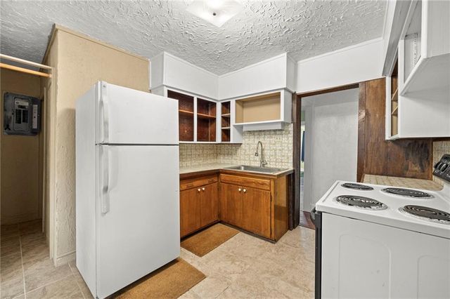13013 8th Street, Grandview, MO 64030