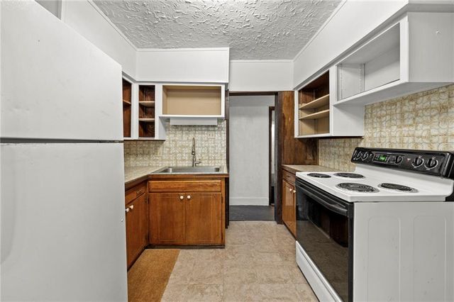 13013 8th Street, Grandview, MO 64030
