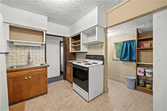 13013 8th Street, Grandview, MO 64030