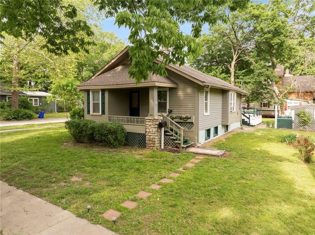 13013 8th Street, Grandview, MO 64030