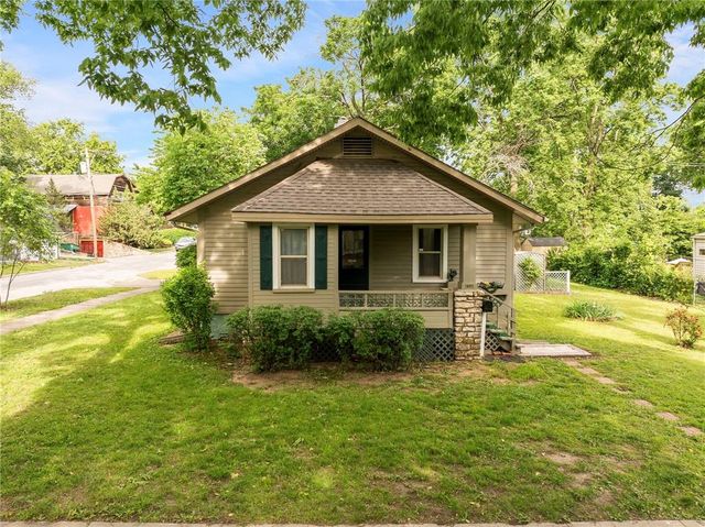 13013 8th Street, Grandview, MO 64030