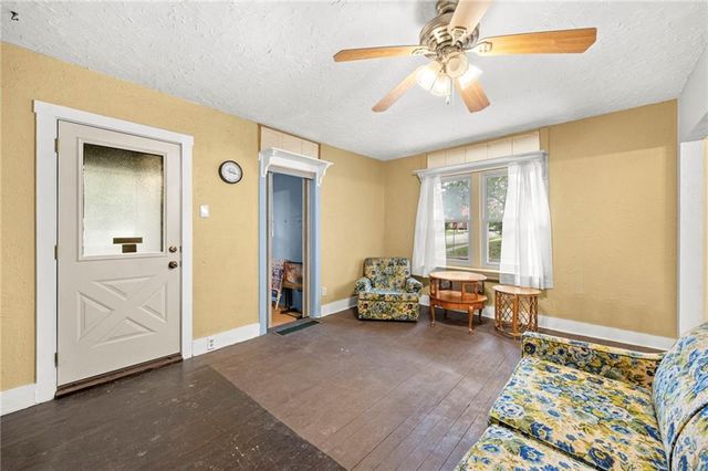 13013 8th Street, Grandview, MO 64030