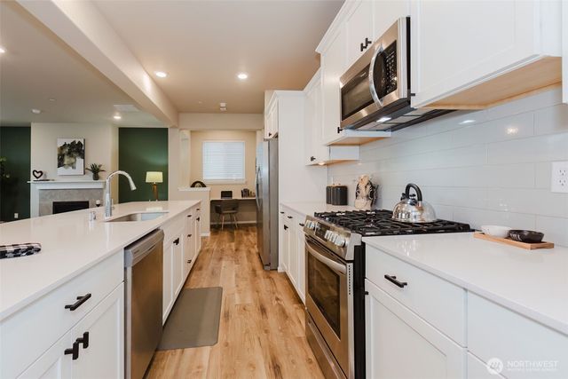 916 Baker Heights Loop, Bremerton, WA 98312