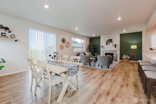 916 Baker Heights Loop, Bremerton, WA 98312