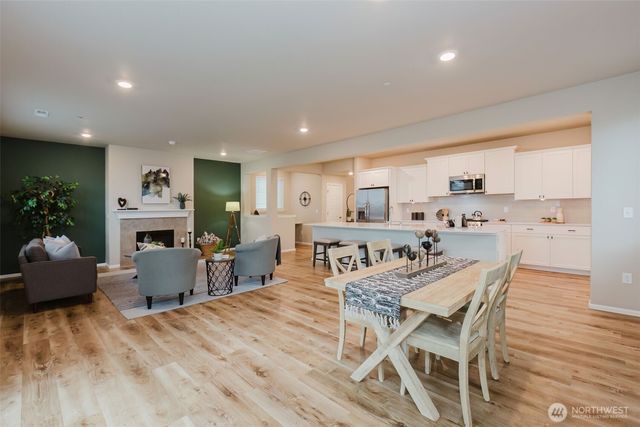 916 Baker Heights Loop, Bremerton, WA 98312