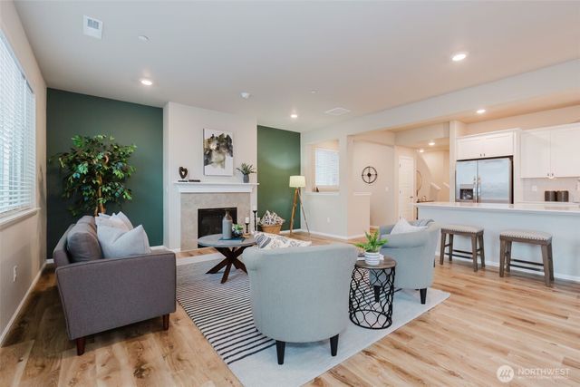 916 Baker Heights Loop, Bremerton, WA 98312