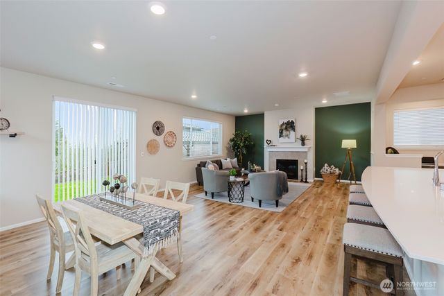 916 Baker Heights Loop, Bremerton, WA 98312