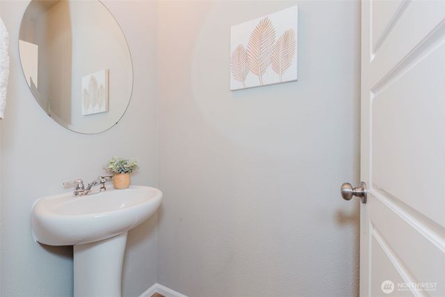 916 Baker Heights Loop, Bremerton, WA 98312