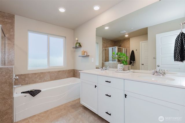 916 Baker Heights Loop, Bremerton, WA 98312