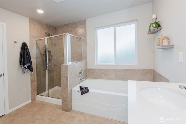 916 Baker Heights Loop, Bremerton, WA 98312