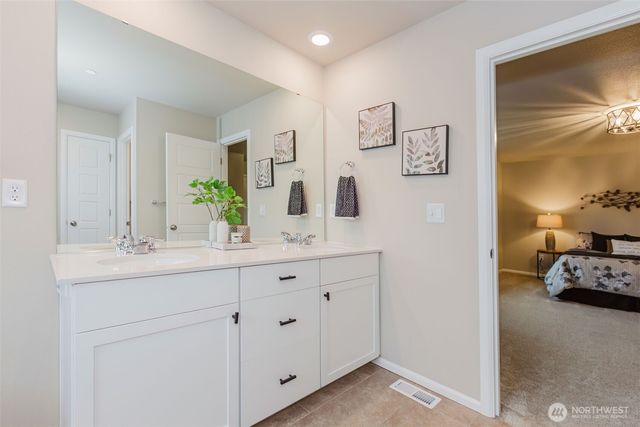 916 Baker Heights Loop, Bremerton, WA 98312