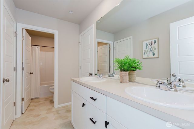 916 Baker Heights Loop, Bremerton, WA 98312