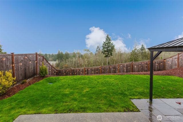 916 Baker Heights Loop, Bremerton, WA 98312