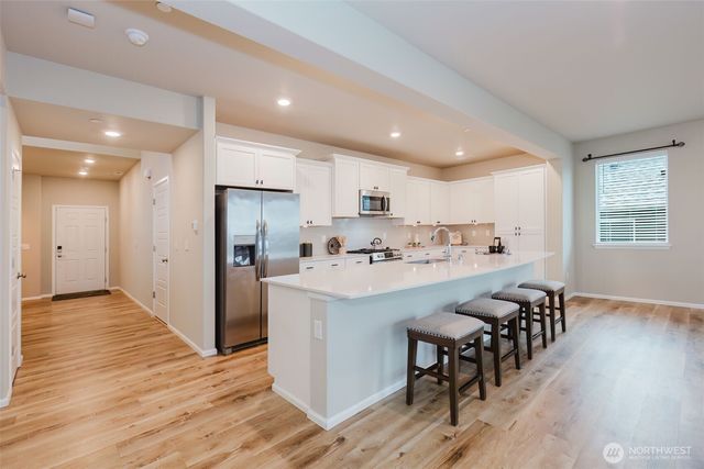 916 Baker Heights Loop, Bremerton, WA 98312