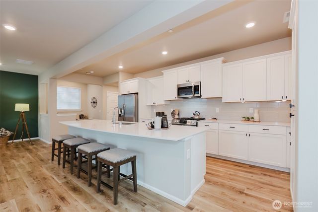 916 Baker Heights Loop, Bremerton, WA 98312