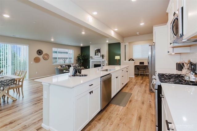 916 Baker Heights Loop, Bremerton, WA 98312