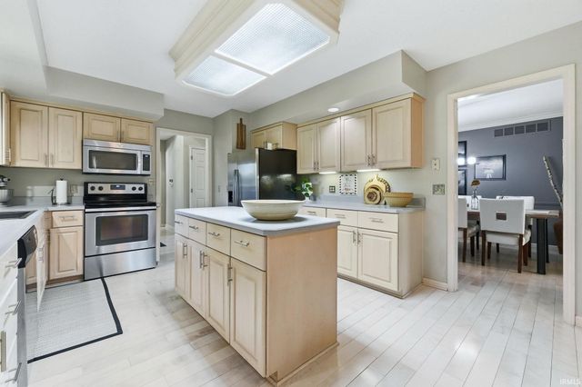 2705 Riveroak Drive, Fort Wayne, IN 46825