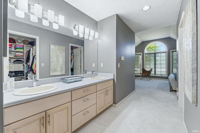 2705 Riveroak Drive, Fort Wayne, IN 46825
