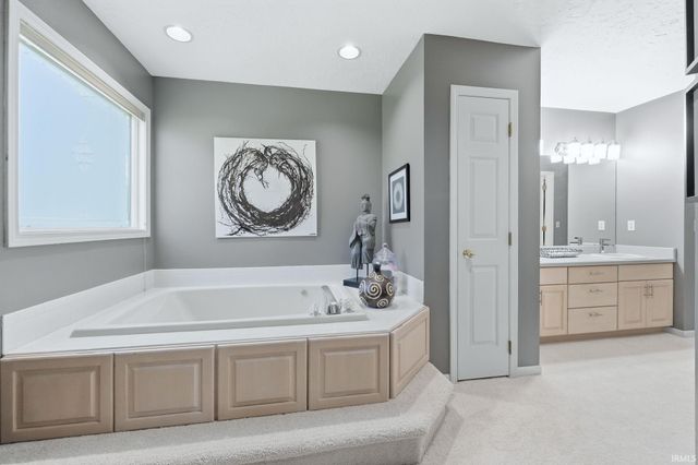 2705 Riveroak Drive, Fort Wayne, IN 46825