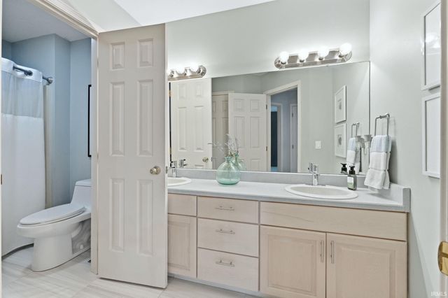 2705 Riveroak Drive, Fort Wayne, IN 46825