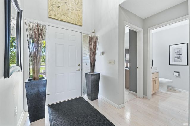 2705 Riveroak Drive, Fort Wayne, IN 46825