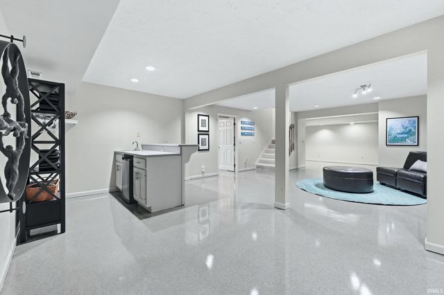 2705 Riveroak Drive, Fort Wayne, IN 46825