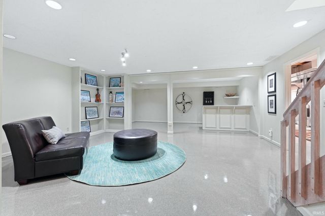 2705 Riveroak Drive, Fort Wayne, IN 46825