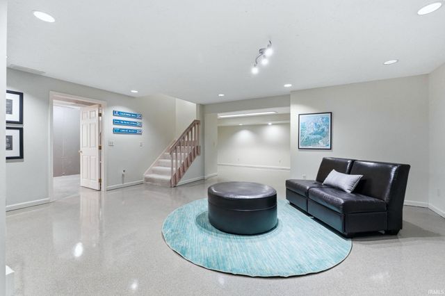 2705 Riveroak Drive, Fort Wayne, IN 46825