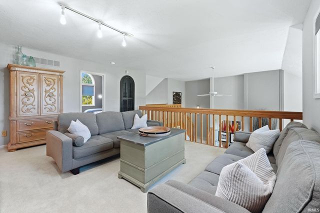 2705 Riveroak Drive, Fort Wayne, IN 46825