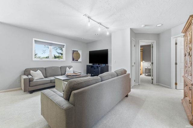 2705 Riveroak Drive, Fort Wayne, IN 46825