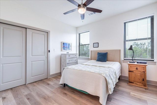 638 Oak LN, Cottonwood Shores, TX 78657