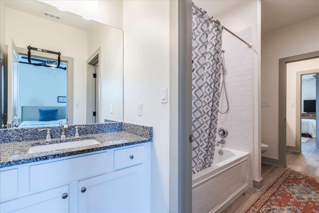 638 Oak LN, Cottonwood Shores, TX 78657