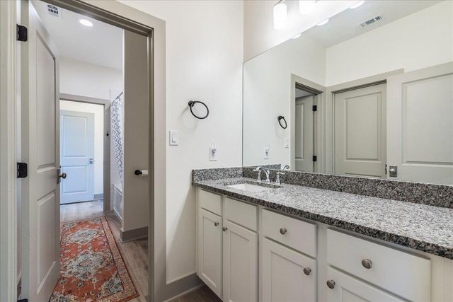 638 Oak LN, Cottonwood Shores, TX 78657