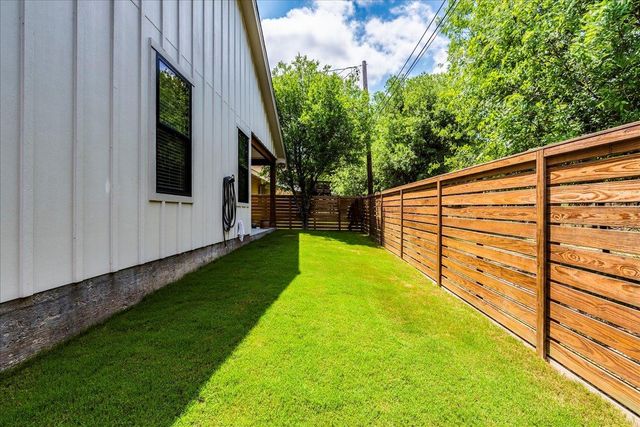 638 Oak LN, Cottonwood Shores, TX 78657