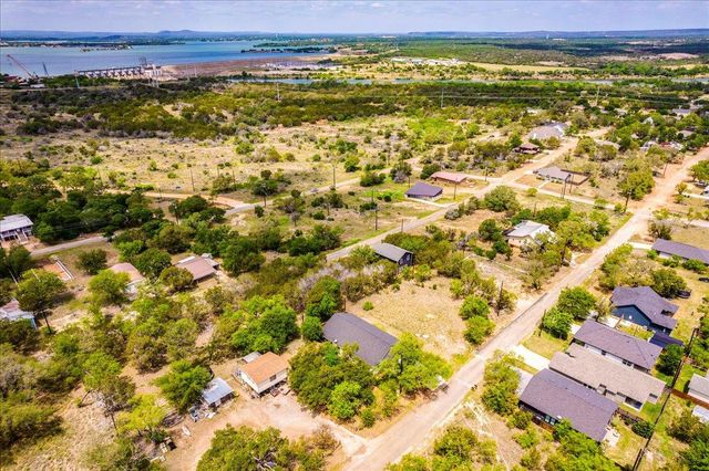 638 Oak LN, Cottonwood Shores, TX 78657