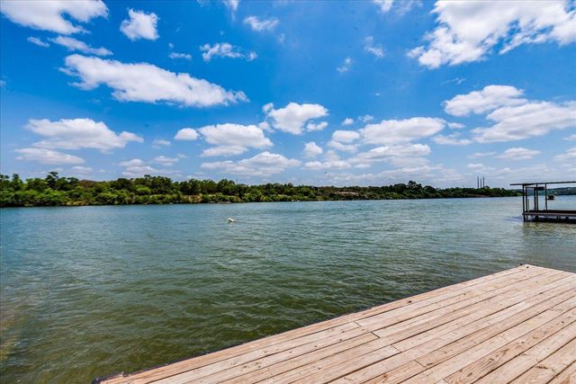 638 Oak LN, Cottonwood Shores, TX 78657