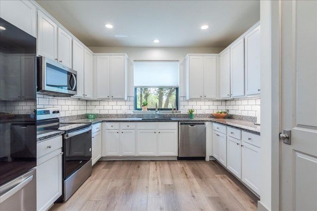 638 Oak LN, Cottonwood Shores, TX 78657