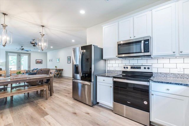 638 Oak LN, Cottonwood Shores, TX 78657