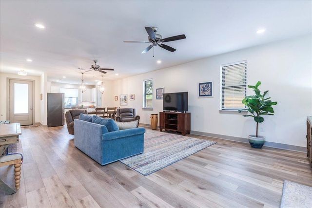 638 Oak LN, Cottonwood Shores, TX 78657