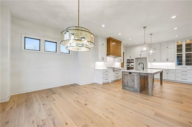 16046 S Twilight Lane, Olathe, KS 66062