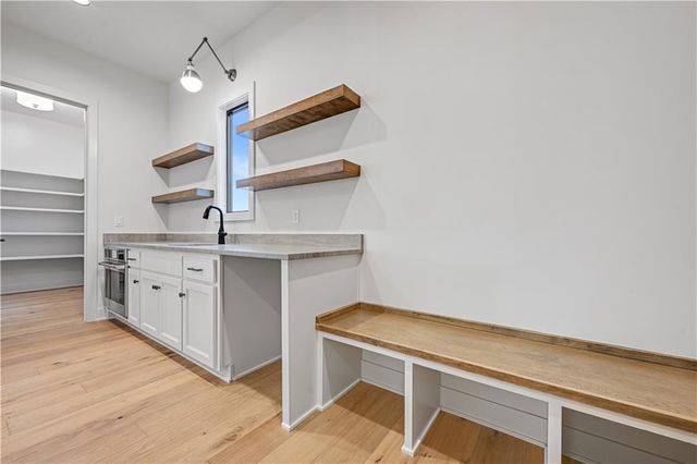 16046 S Twilight Lane, Olathe, KS 66062