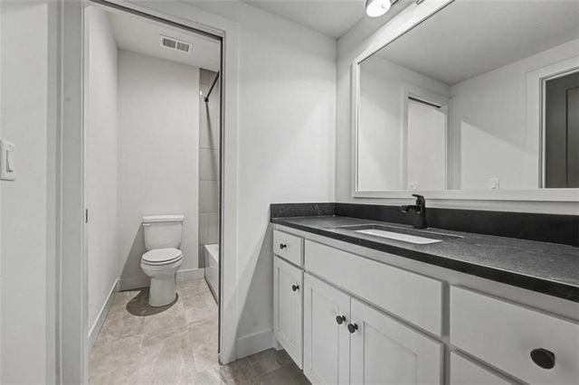 16046 S Twilight Lane, Olathe, KS 66062