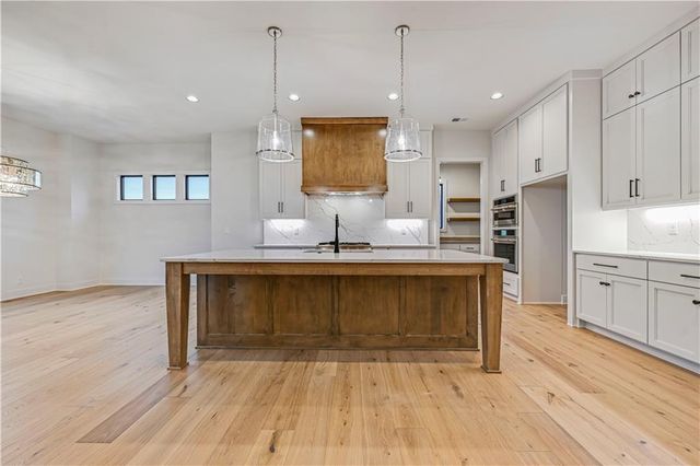 16046 S Twilight Lane, Olathe, KS 66062