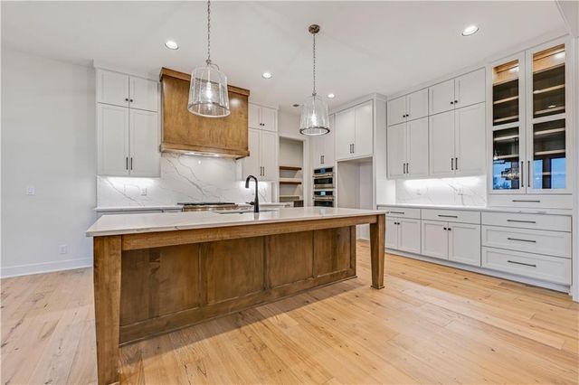 16046 S Twilight Lane, Olathe, KS 66062