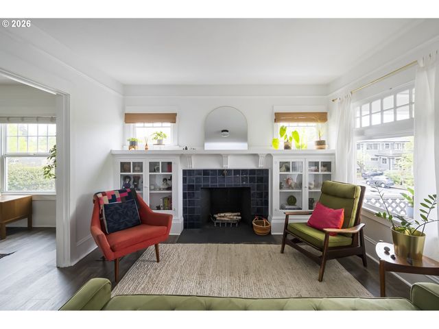 1004 Ne 31ST Ave, Portland, OR 97232