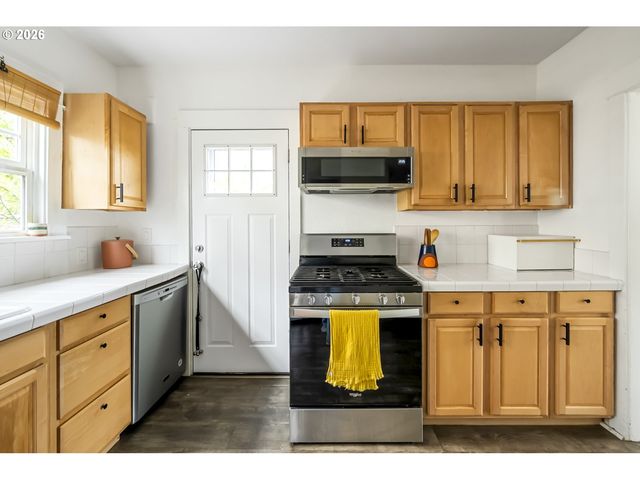 1004 Ne 31ST Ave, Portland, OR 97232