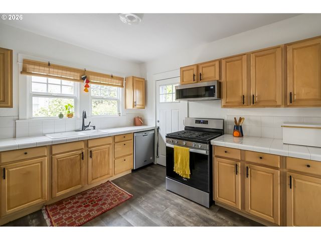 1004 Ne 31ST Ave, Portland, OR 97232