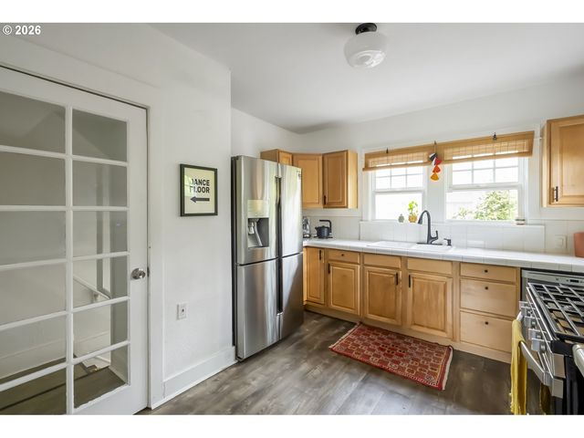 1004 Ne 31ST Ave, Portland, OR 97232