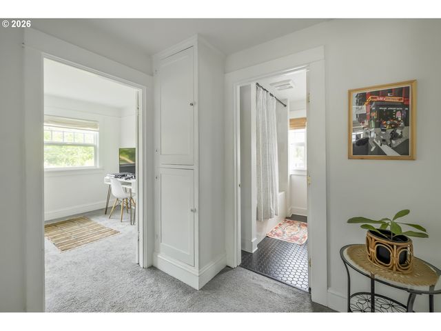 1004 Ne 31ST Ave, Portland, OR 97232