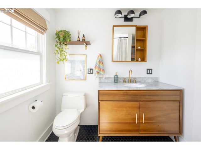 1004 Ne 31ST Ave, Portland, OR 97232